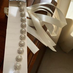 Brand new decorative bridal/dressy belt/headband with ribbon, cream/ivory, new.